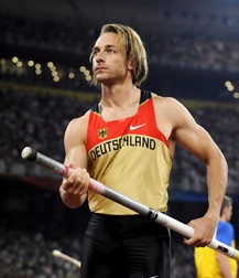 epa01458679 Tim Lobinger of Germany during the men's Pole Vault qualification at the Beijing 2008 Olympic Games, Beijing, China, 20 August 2008. EPA/Kay Nietfeld