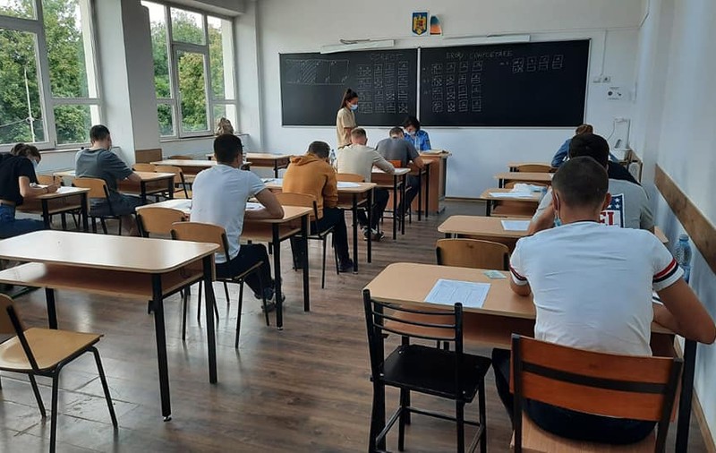 Elev de liceu din Vâlcea, bătut de colegi în timpul pauzei. Conducerea unității a chemat jandarmii pentru a aplica sancțiuni