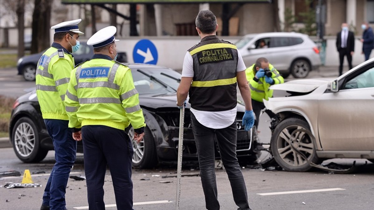Trafic blocat pe DN 1, în urma unui accident în care un bărbat a murit, iar cinci persoane au ajuns la spital