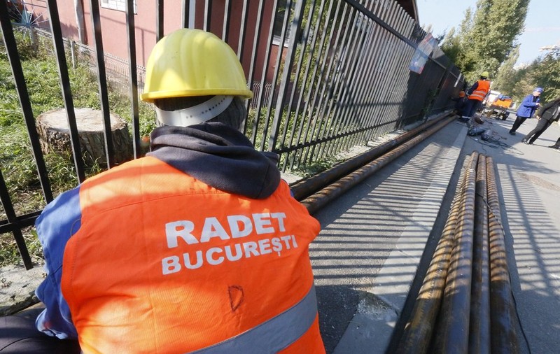 Administratorul special al RADET: "Există întreruperi ale apei calde pe toate sectoarele municipiului Bucureşti, pentru că se lucrează"