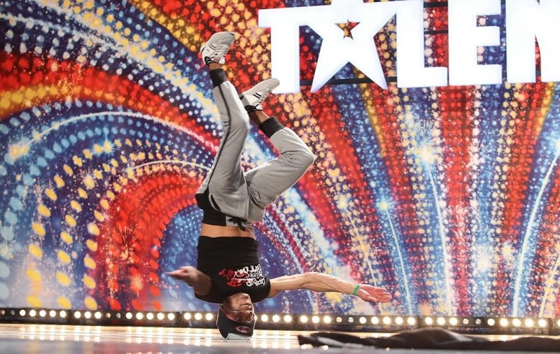ROMÂNII AU TALENT | GABONEZUL ăsta "a făcut GAURĂ" ÎN PODEA, după 120 de ROTIRI ÎN CAP