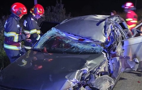 Un bărbat și-a pierdut viața în Mehedinți, în urma unui grav eveniment rutier. A rămas captiv între fiarele contorsionate ale mașinii