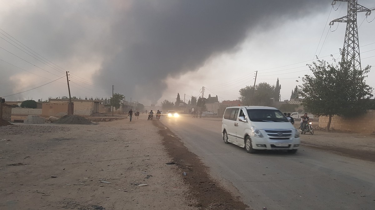 A treia zi a ofensivei Turciei în Siria. Ankara anunță primele victime. Mii de oameni, forțați să se refugieze din cauza conflictului