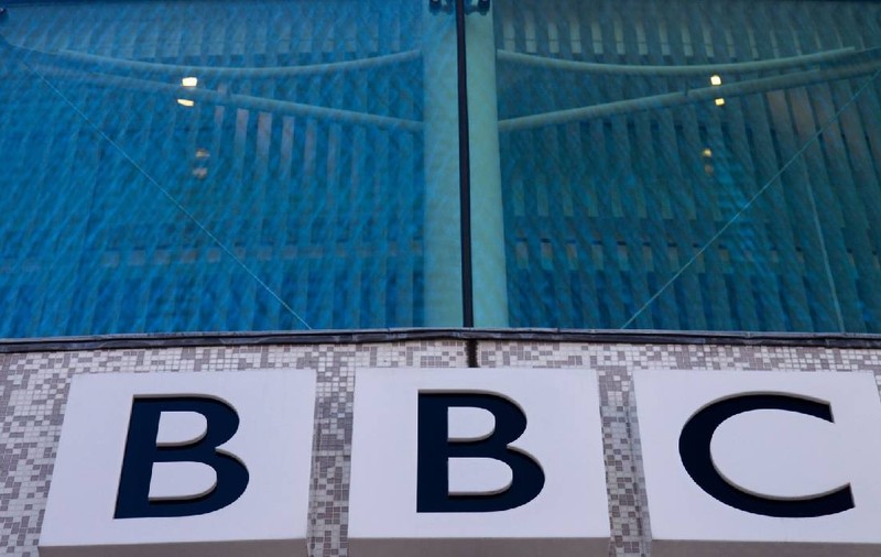 BBC moare, transmite Casa Albă. Jurnaliștii britanici cred că doar dușmanii s-ar putea bucura
