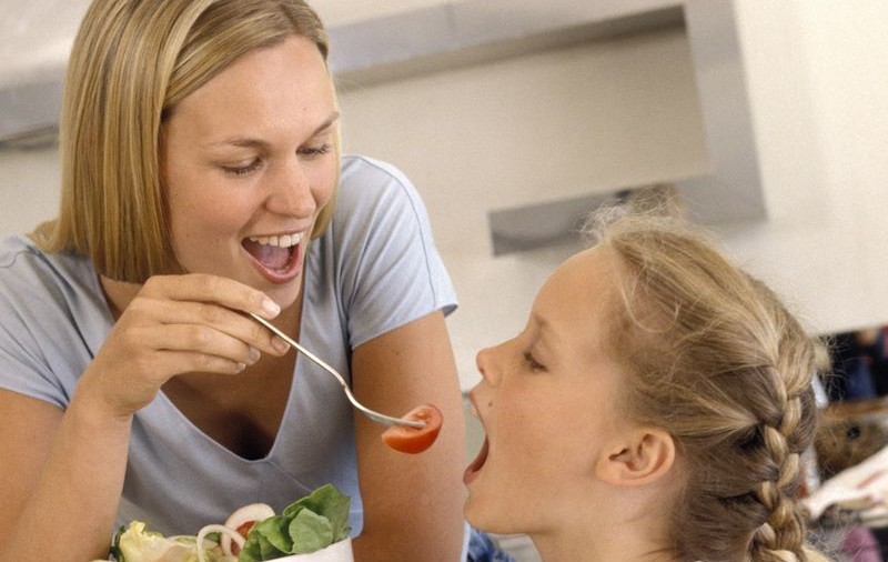 10 sfaturi pentru alimentaţia corectă a copiilor