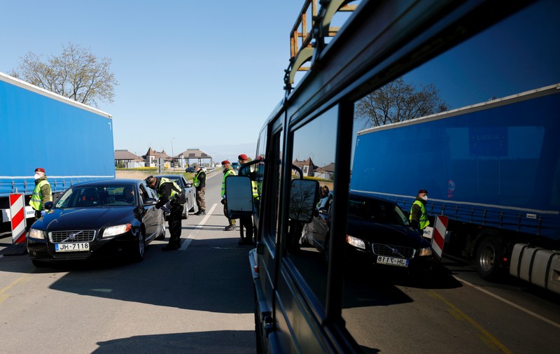 „Cetățeni ai Rusiei, nu treceți granița, nu sunteți bine primiți aici”. Patru state europene refuză să mai primească turiști ruși
