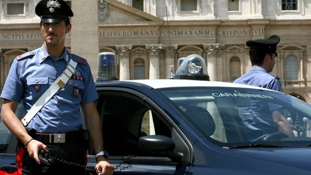 Un român din Italia şi-a violat şi bătut fosta soţie