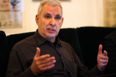 Andrei Ursu susține o conferință de presă privind recenta sa demitere din funcția de director științific al Institutului Revoluției Române din Decembrie 1989, la sediul GDS din București, luni, 29 noiembrie 2022. Foto: Hepta
