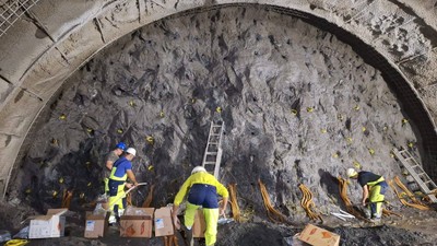 Autostrada A1 Sibiu - Pitești: imagini de pe șantier. „Tunelul Robești va vedea luminița după 7 luni de la debutul lucrărilor”
