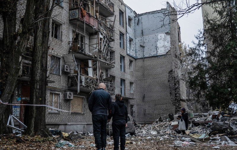 Război în Ucraina, ziua 262 | Dezastru umanitar în Herson. Locuitorii nu au lumină, apă, mâncare ori medicamente