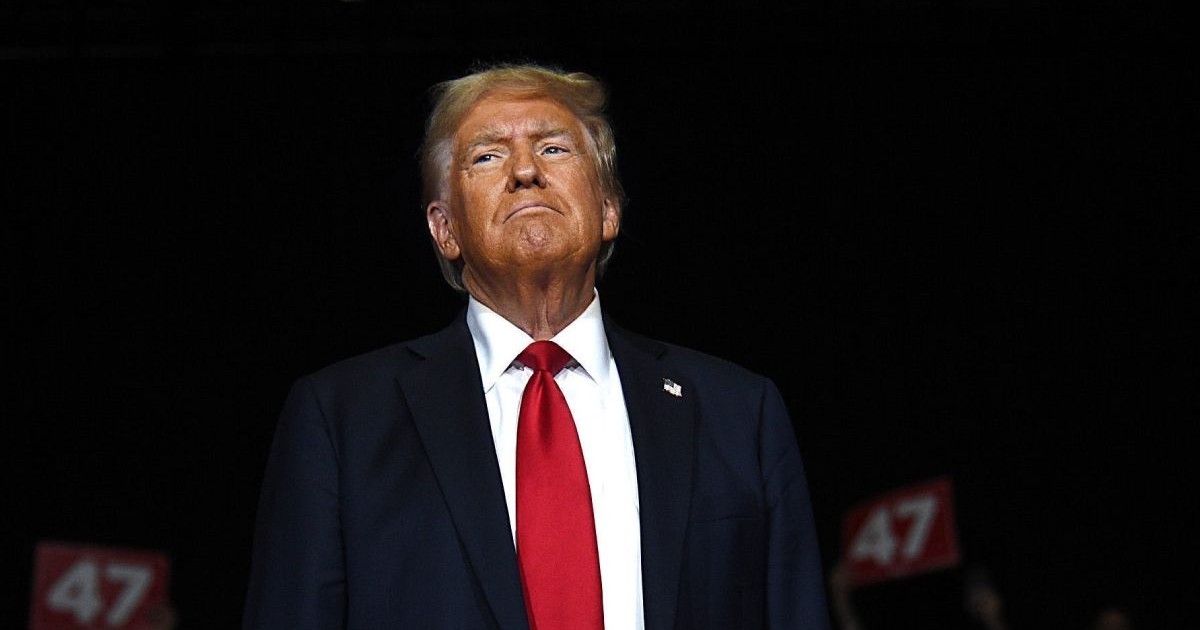 Donald Trump vorbește în timpul unui miting la Grand Sierra Resort din Reno, pe 11 octombrie 2024.