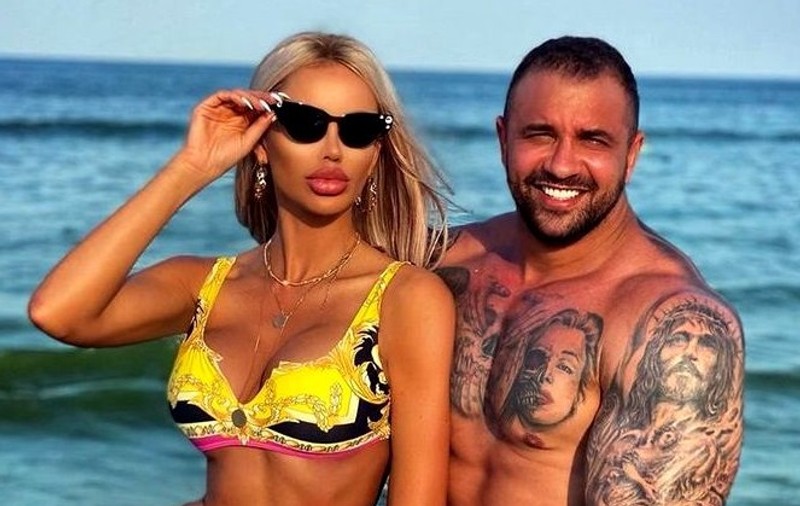 Fetița Biancăi Drăgușanu a crescut. Sofia s-a distrat alături de mama ei și de Alex Bodi, la malul mării. “Te iubesc până la lună”