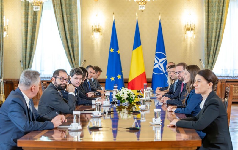 Marea frământare din USR: ascultă de baza partidului sau de dorința lui Nicușor Dan