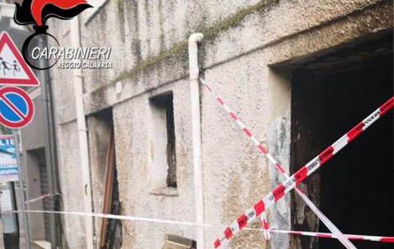 Un italian a incendiat casa unui român: „Vreau să curăț orașul de străini!”