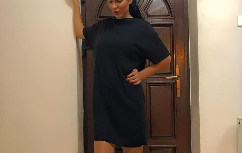 Andreea Tonciu, în costum de baie. Și-a scos posteriorul la înaintare