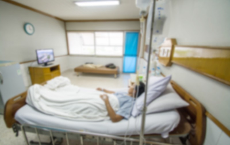 Tot mai multe cazuri de oameni care ajung la spital, după ce au băut lichid de parbriz sau antigel. Avertismentul medicilor: „Rata de supraviețuire e de 50%”