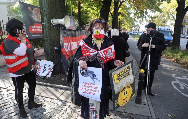Polonia, țara cu una dintre cele mai dure legi anti-avort din Europa, a interzis aproape în totalitate întreruperile de sarcină