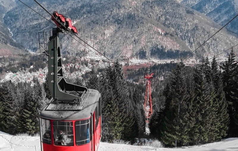 Primăria Sinaia a cumpărat o telecabină veche de 50 de ani care urcă în Bucegi. Cât a plătit instituția