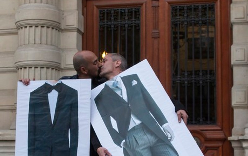 Franţa: Proteste violente faţă de căsătoria între persoanele de acelaşi sex | FOTO