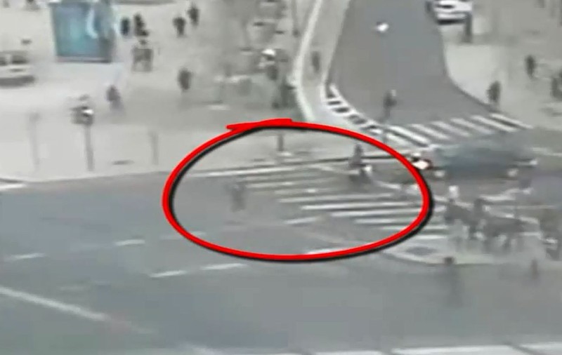 Un palestinian înarmat cu un cuţit, doborât de primarul din Ierusalim | VIDEO