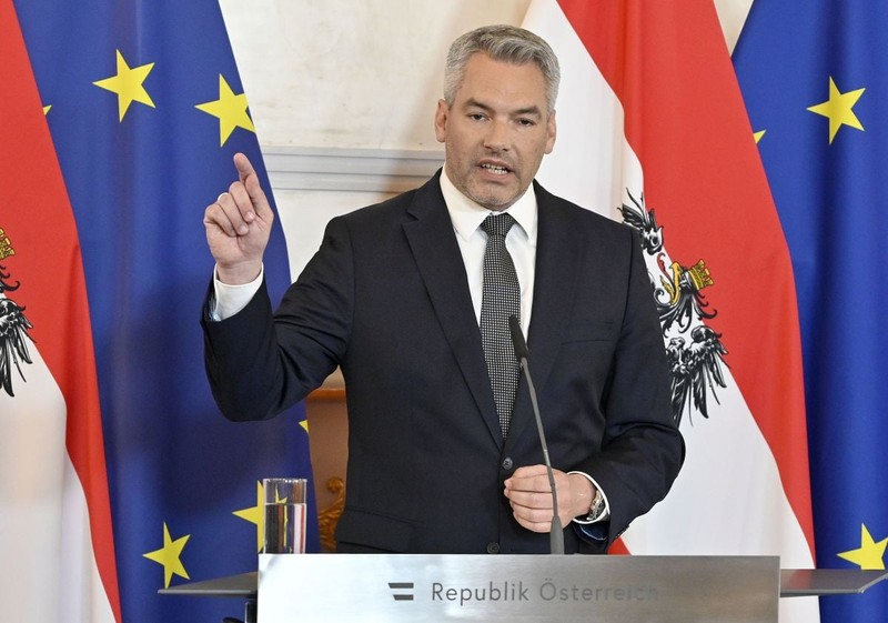 „Nehammer gândește ca un polițist, nu ca un politician”, spune cercetătoarea de origine română