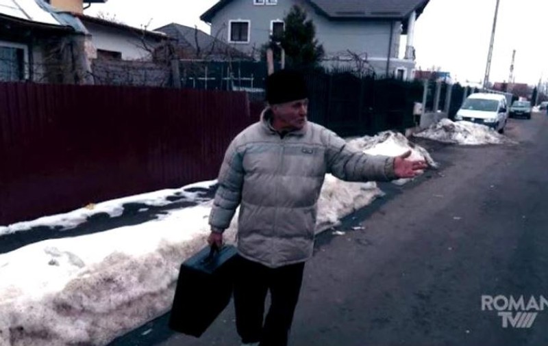 Ce a pățit bărbatul din Roman care a furat o valiză criminalistică de la locul unui accident