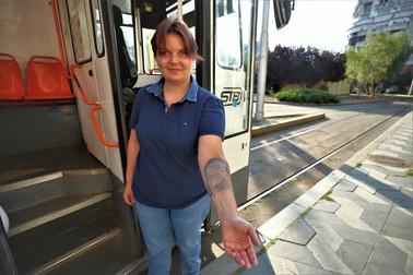 Tatuajul cu micuța sa fetiță: Eveline Patricia. Foto: Dumitru Angelescu / Libertatea
