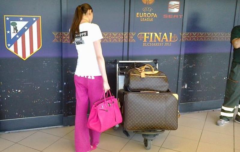 Monica Gabor a venit cu Mr. Pink în România | FOTO