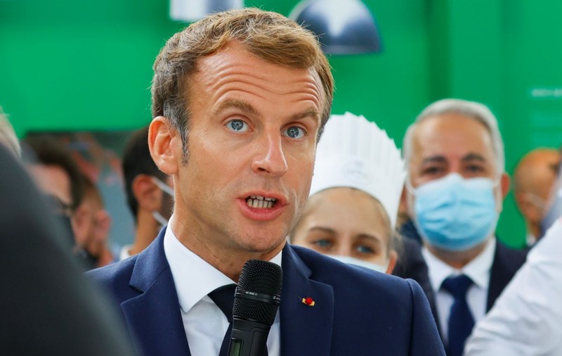 Președintele francez, Emmanuel Macron, a fost lovit cu un ou de un bărbat, în timpul unui eveniment