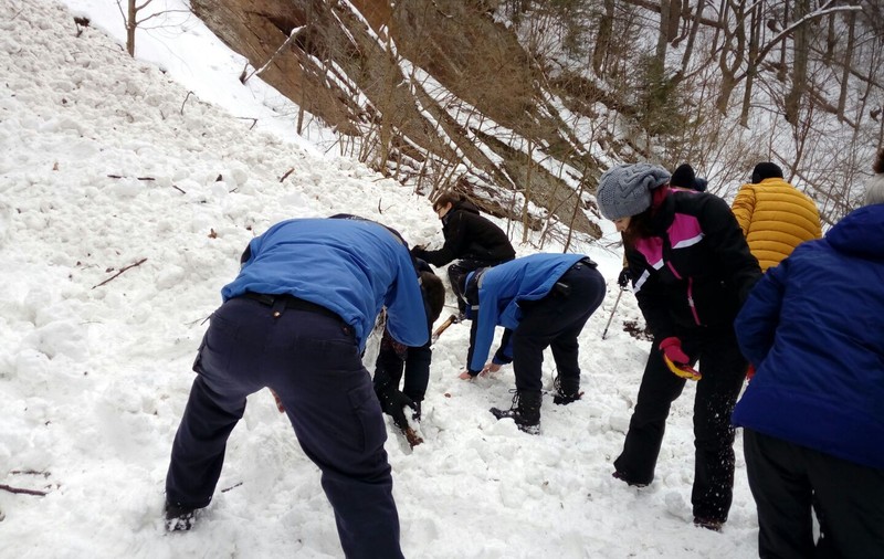 Dosar penal de moarte suspectă în cazul femeii ucise de avalanșa din Munții Vrancei