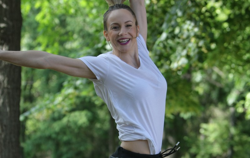 Vedete la deschiderea unui magazin de echipament sportiv: Cristina Neagu, Ana Maria Brânză sau Sandra Izabașa, colegi cu Stephen Curry ori Andy Murray. Ce contracte au sportivii români
