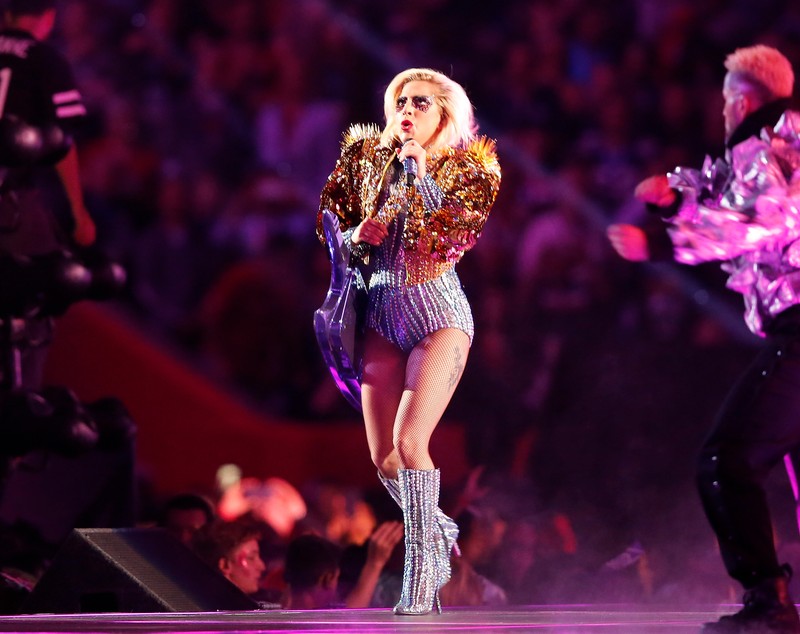 Lady Gaga a făcut spectacol în pauza Super Bowl | GALERIE FOTO
