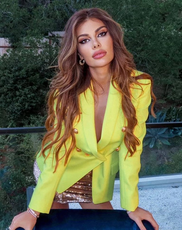 Conflict între Angela Martini, soția lui Dragoș Săvulescu, și Mădălina Ghenea. Ce acuzații își aduc cele două
