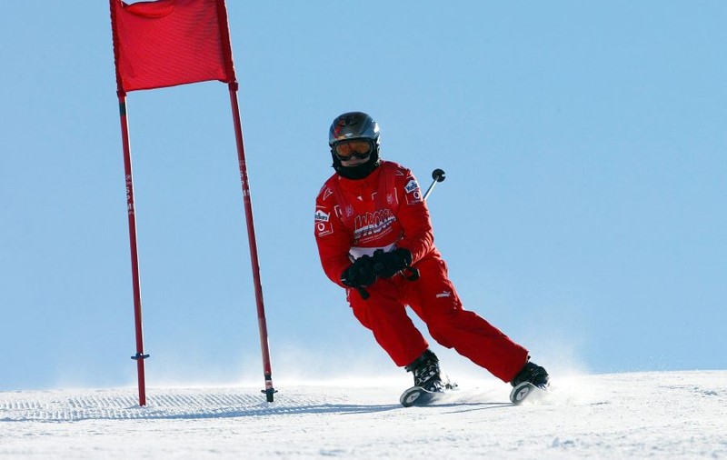NOI INFORMAŢII DESPRE STAREA DE SĂNĂTATE A LUI MICHAEL SCHUMACHER! Vezi CÂND AR PUTEA IEŞI DIN COMĂ PILOTUL!