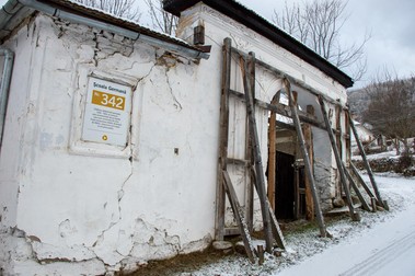 Vechea şcoală germană, la un pas de prăbuşire (FOTO: Casa Petri Rosia Montana / Facebook)
