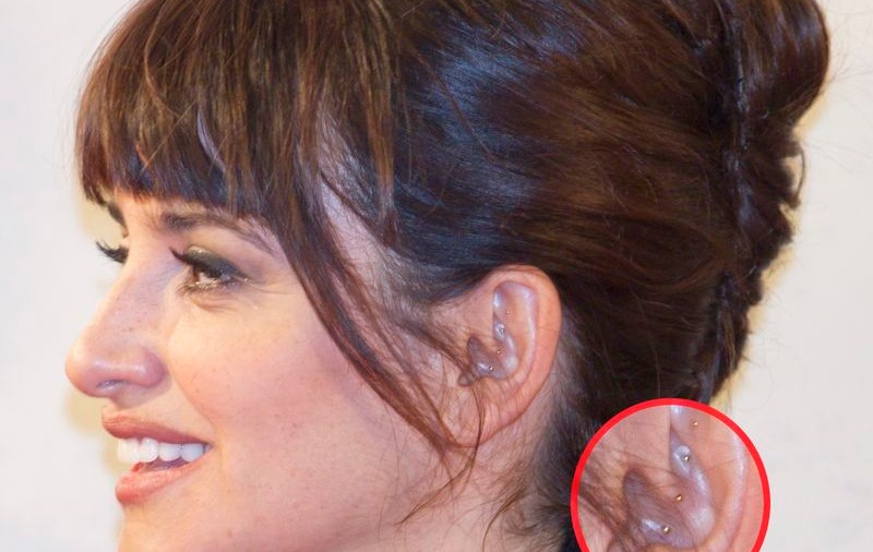 Penelope Cruz umblă cu 4 ace înfipte în ureche. De ce a apelat actrița la această terapie| FOTO
