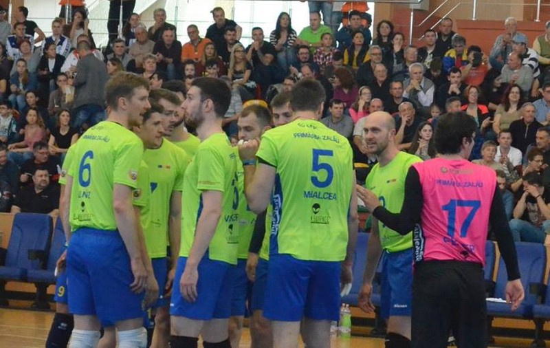 Arcada Galați a relansat lupta pentru titlu în Divizia A1 masculină de volei. Steaua a pierdut la Ploiești, cu Tricolorul LMV