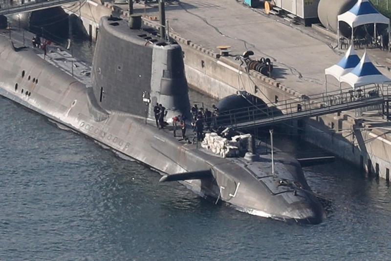 Submarin HMS Artful, aparținând British Royal Navy, filmat la Busan, Coreea de Sud, în august anul trecut. Foto: EPA