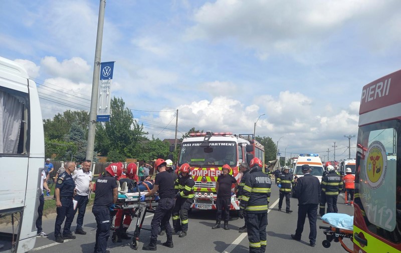 Cum s-a produs accidentul oribil din Lețcani, în care au fost implicați 29 de oameni: șoferul autocarului a scăpat ca prin minune