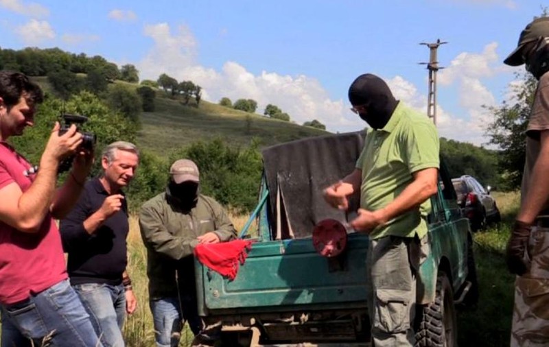 Condamnări cu suspendare pentru românii din reportajul Sky News despre presupusul trafic de arme