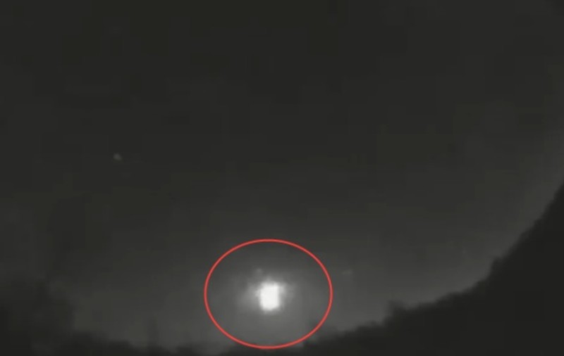 Americanii, vizitaţi de extratereştri. Un OZN a explodat în aer şi a căzut în Carolina de Sud | VIDEO