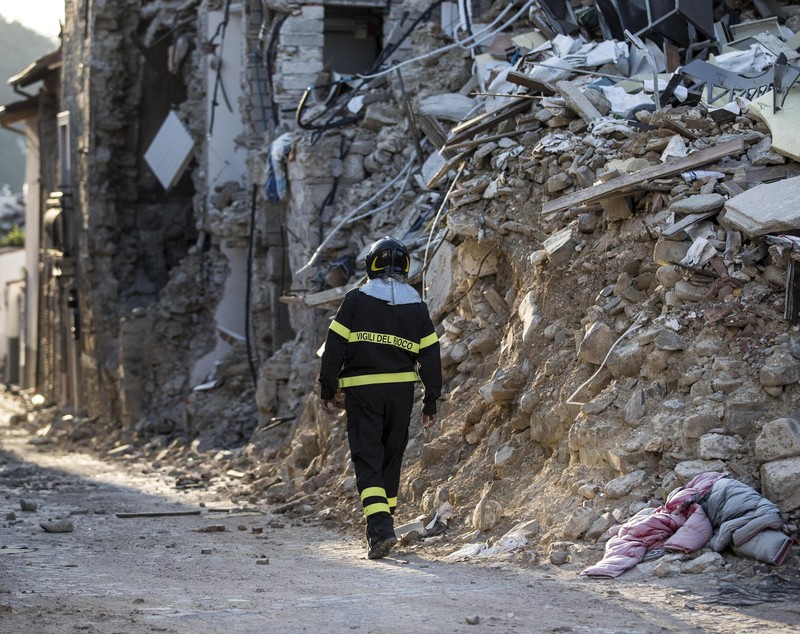 Un an de la cutremurul devastator din Amatrice | Oamenii au marcat tragedia, în timp ce acuză autoritățile că au uitat de ei