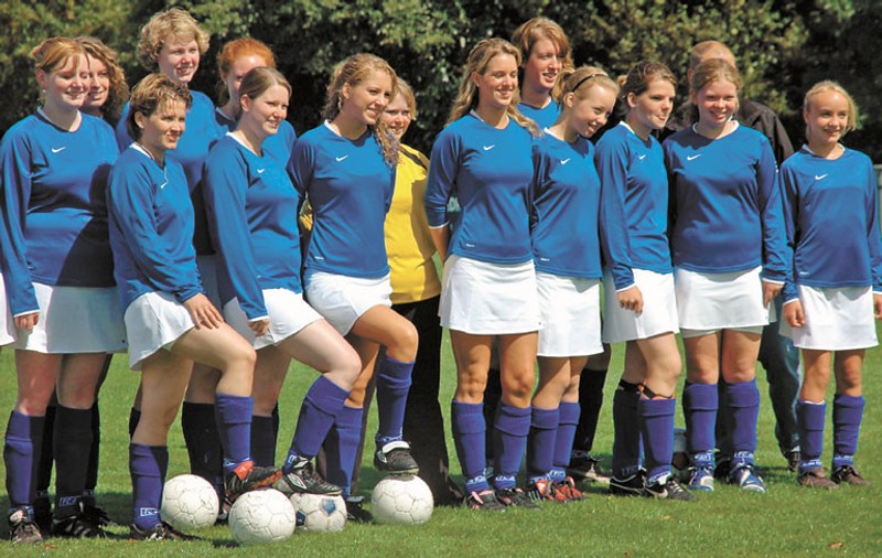 Fotbal în fuste!