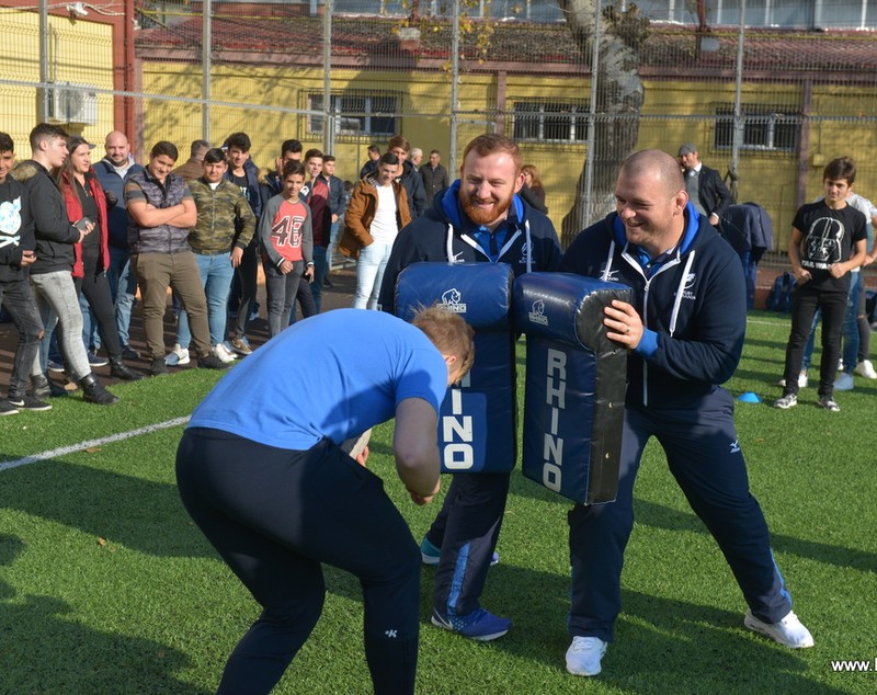 Rugby. ”Stejarii” au predat o oră inedită de sport la o școală din București / FOTO