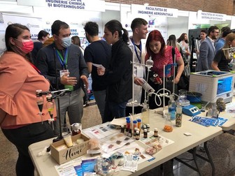 Târg pentru studenți. Sursa foto: Facultatea de Inginerie Chimică și Biotehnologii