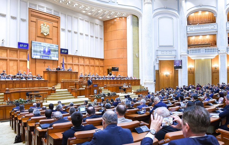 UPDATE. Legea salarizării unitare, dezbătută în Comisia de muncă timp de 6 ore. Vasilescu: E posibil să intre în vigoare la 1 august