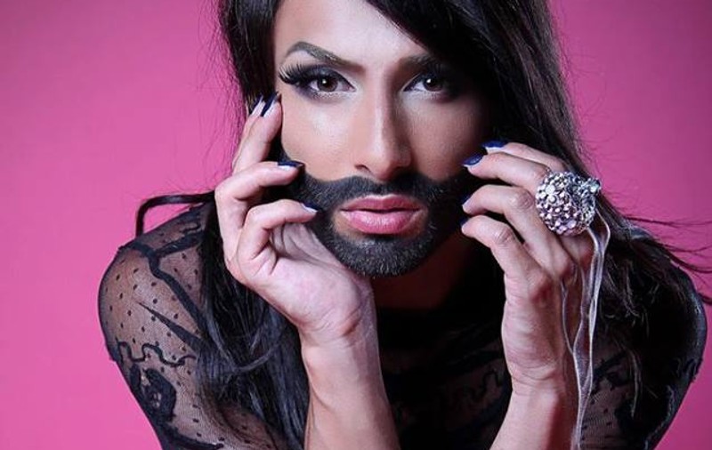 CUM ÎŞI ASCUNDE CONCHITA WURST BĂRBĂŢIA atunci când pozează ÎN LENJERIE INTIMĂ | FOTO