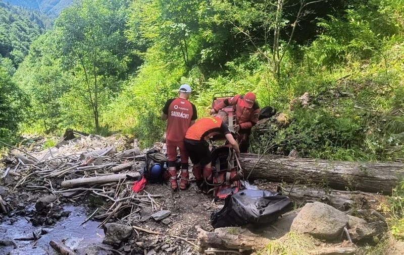 Cadavrul găsit de un cioban într-o râpă, în Munții Maramureșului, este al unui ucrainean care a încercat să scape de război