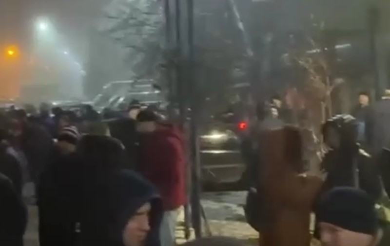 Angajații ELCEN din București protestează împotriva ordonanței „trenuleț”. Capitala ar putea rămâne fără apă caldă și căldură