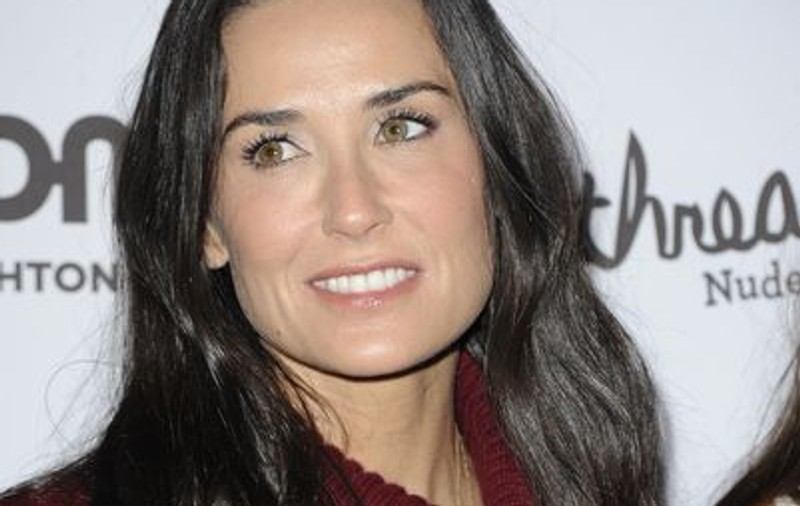 Demi Moore nu mai vorbeşte cu fiicele sale din cauza lui Ashton Kutcher